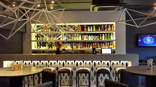 Waters, 36/37, Nirmal Avior, Opposite J&J, Lal Bahadur Shastri Marg, Mulund West, Mumbai, Maharashtra 400080, India, Pub, state MH