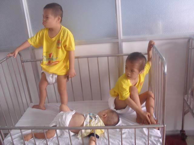 Nhận xin các loại quần áo, chăn gối cũ, đồ chơi, sách truyện cũ, để làm từ thiện.Thân - 36