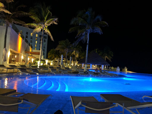 Le Blanc Spa Resort