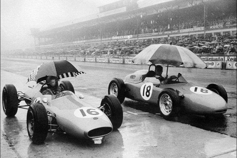 C:\Users\Valerio\Desktop\Jack Brabham (L) waits for the start of the German Grand Prix alongside Carel comte de Beaufort at the Nurburgring race track in 1962.jpg
