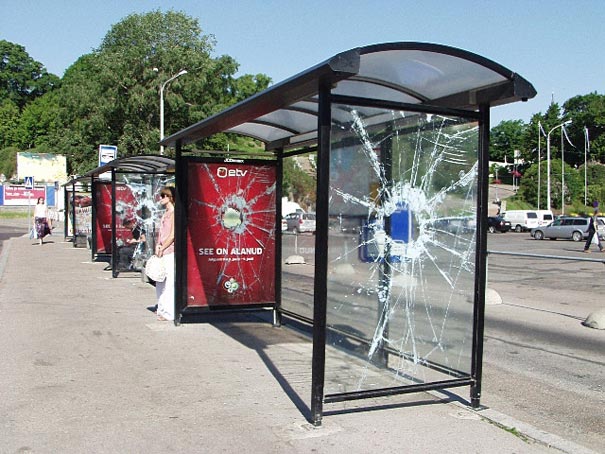 40 Clever and Creative Bus Stop Advertisements | DeMilked