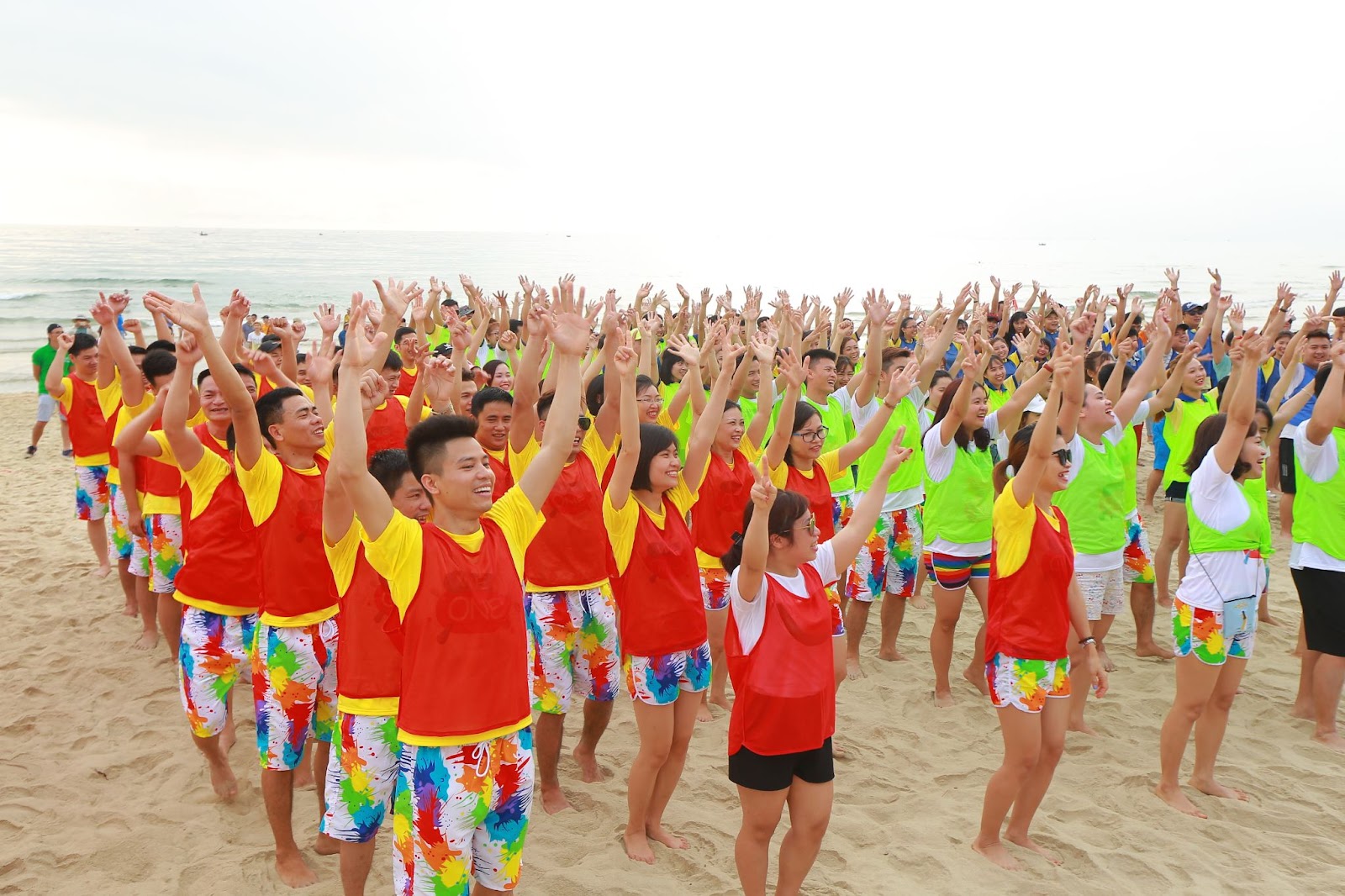 mọi người chơi vui vẻ