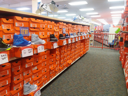 Shoe Store «Shoe Carnival», reviews and photos, 2530 W 94th St, Evergreen Park, IL 60805, USA