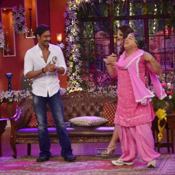 Ajay Devgn and Kareena Kapoor promote Singham Returns on the sets of the show Comedy Nights With Kapil, in Mumbai.   (Pic: Viral Bhayani)