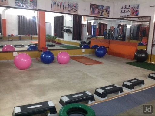 MaxBurn Gym N Fitness Club, Mawana Road, Defence Colony, Ganga Nagar, Near Radha Garden, Meerut, Uttar Pradesh 250001, India, Club, state UP
