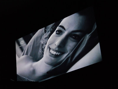 Maggie Murdock (Anne Hathaway)