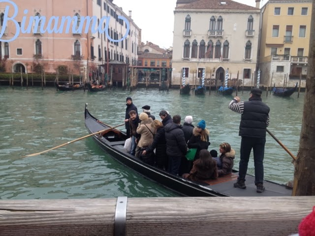 Venezia gondola traghetto