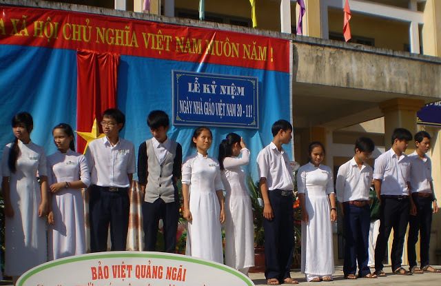 Hoạt động của 87TưNghĩa nhân ngày Nhà giáo Việt Nam 20/11/2012  PB200026