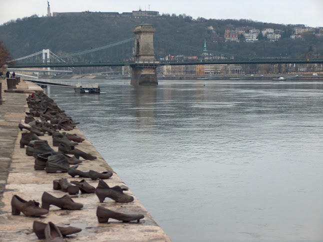 Día 3:Monumento de los zapatos,Puente de las Cadenas, Buda,Ópera - Invierno en Budapest (1)