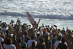 A praia dos Super Tubos vai ser novamente palco do melhor surf mundial (foto Carlos Barroso)
