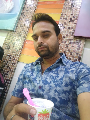 Naturals - Ice Cream Parlour, Fortune Plaza, Ichalkaranji Sangli Road, Rajwada, Ichalkaranji, Maharashtra 416121, India, Dessert_Shop, state MH