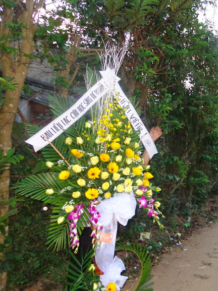 Mẹ anh Mai Hữu Thức - Trưởng ban Liên lạc Cựu học sinh Tư Nghĩa 1 qua đời - 15/3/2015 DSC05258