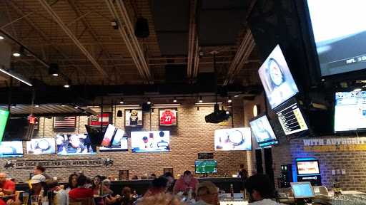 Chicken Wings Restaurant «Buffalo Wild Wings», reviews and photos, 37 Parkway Drive, Fort Oglethorpe, GA 30742, USA