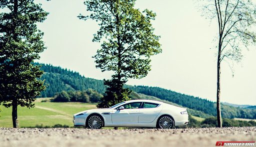 Aston Martin Rapide.