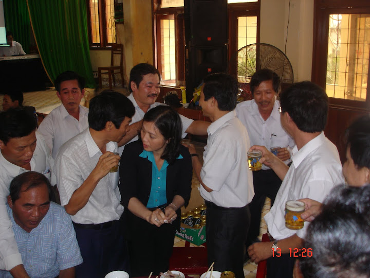 Chào mừng Ngày nhà giáo Việt Nam 20/11 2010 - Page 3 DSC00054