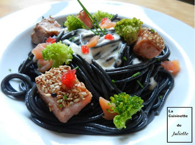 Spaghettis à l'encre de seiche et aux 2 saumons - recette indexée dans les Poissons