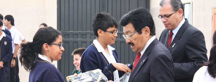 COLEGIO AMÉRICA ENTREGA IMPLEMENTOS DE DEFENSA CIVIL A SU ALUMNADO