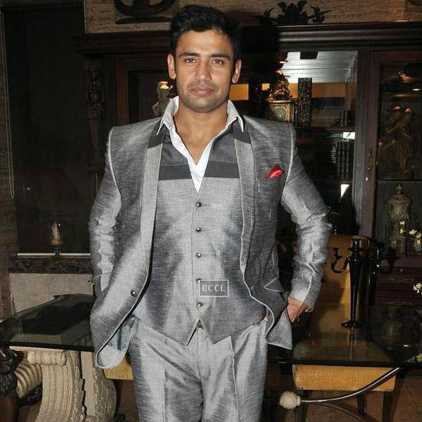 Sangram Singh gets clicked during his birthday party, held at Churchgate, on July 20, 2014.(Pic: Viral Bhayani)