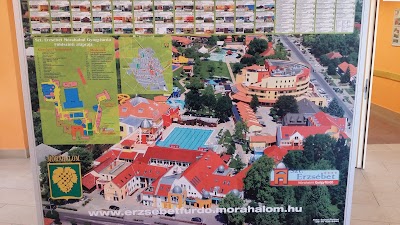 Photos of H&M Minős&eacute;gi Haszn&aacute;ltruha