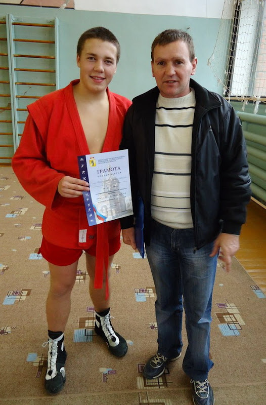 Деменьтьев Дмитрий  занял 2 место на первенстве Ярославской области по самбо 20 октября 2012 года