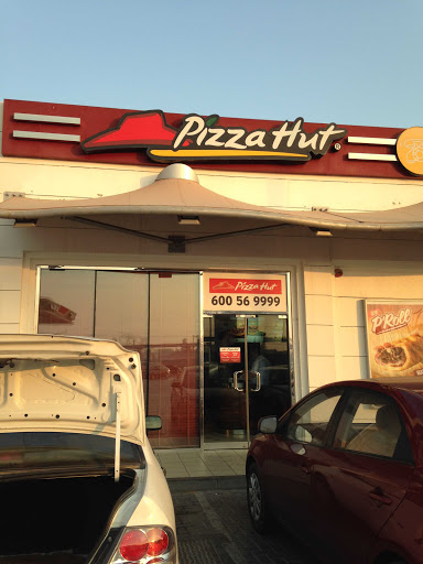 Pizza Hut Gardens, Sheikh Zayed Road, Enoc Petrol Station - Dubai - United Arab Emirates, Fast Food Restaurant, state Dubai