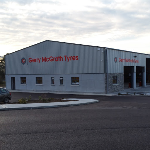 Gerry McGrath Tyres logo