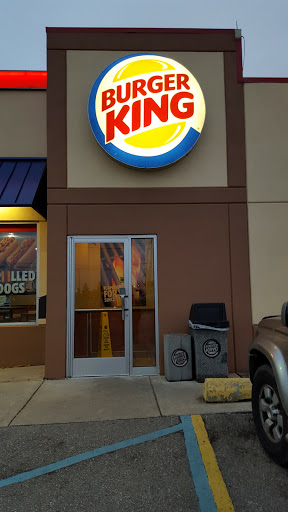 Fast Food Restaurant «Burger King», reviews and photos, 19010 Fort St, Riverview, MI 48193, USA