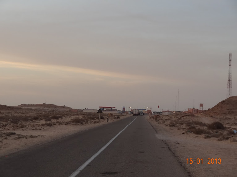 Por Marrocos e Mauritãnia, a queimar Pneu e Gasolina  - Página 3 DSC05889