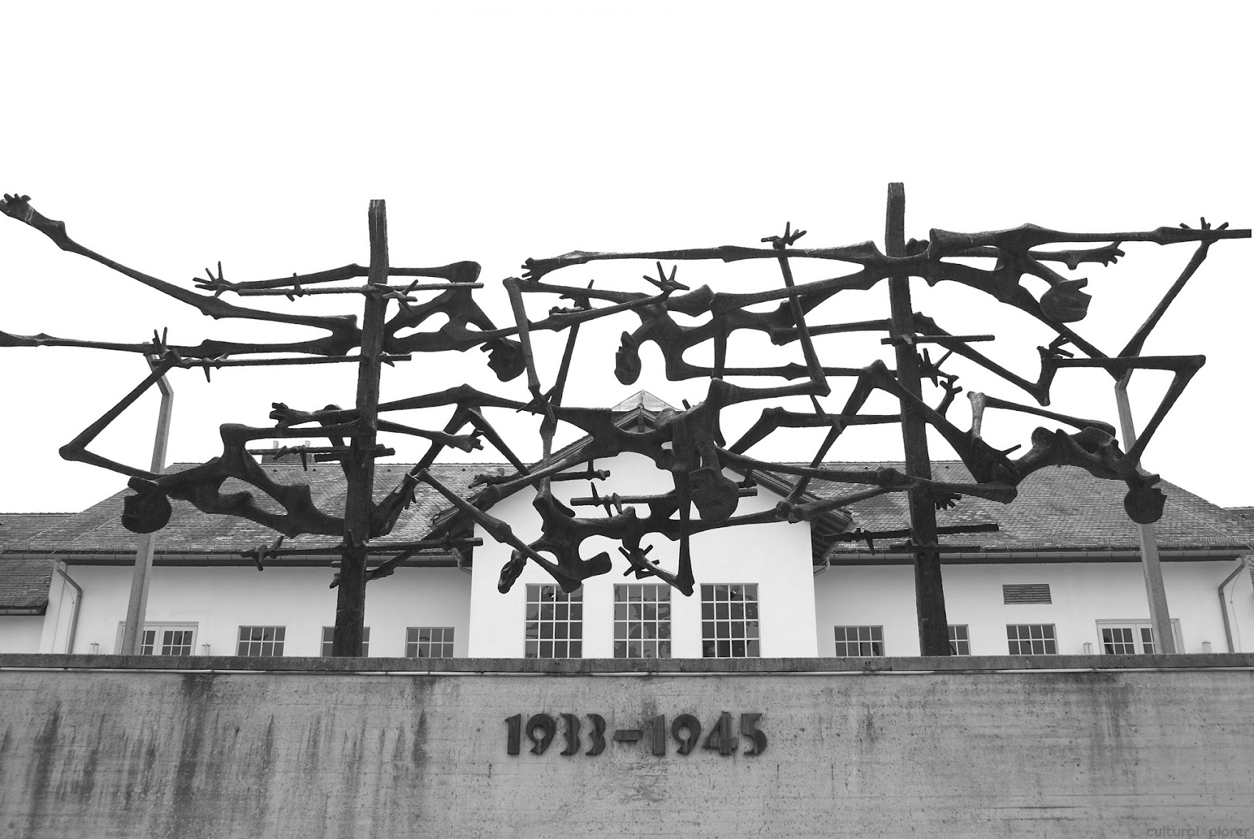 Vajarstvo-skulpture - Page 12 Dachau%2BPrisoner%2BEscape