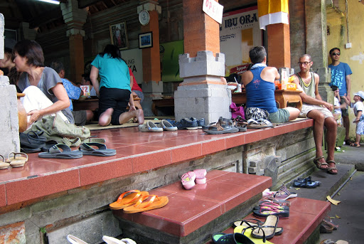 Warung Babi Guling Bu Oka 3