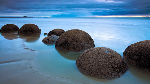 Koekohe Beach, Moeraki, South Island, New Zealand.jpg