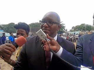 Le ministre des Sports, Sama Lukonde Kienge, lors de la cérémonie du lancement des travaux de construction du stade municipal de Bandalungwa à Kinshasa, 12 décembre 2014. Ph. Radio Okapi/Nana Mbala