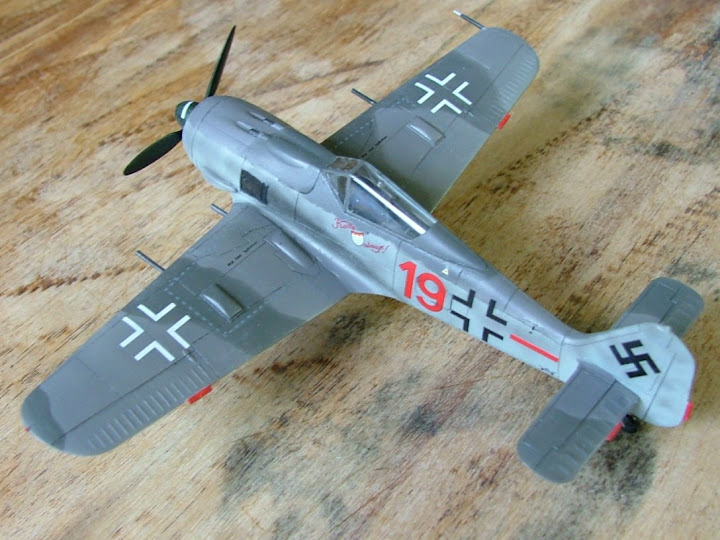 [Academy] Focke Wulf Fw-190A-8 DSCF3034