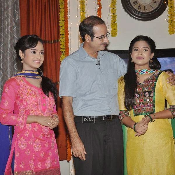 Cast and crew of new TV serial Shastri Sisters snapped during the launch of the show. (Pic: Viral Bhayani)