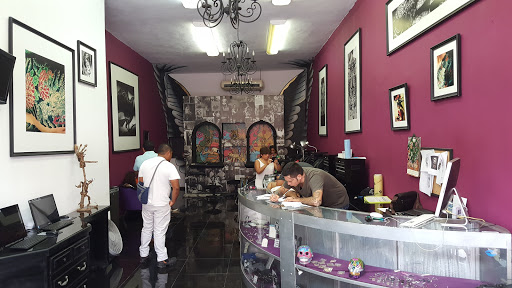PLAYAINK Tattoo Shop, Calle 2 entre 5ta y 10 avenida, Colonia Centro, 77710 Playa del Carmen, Q.R., México, Estudio de tatuajes | QROO