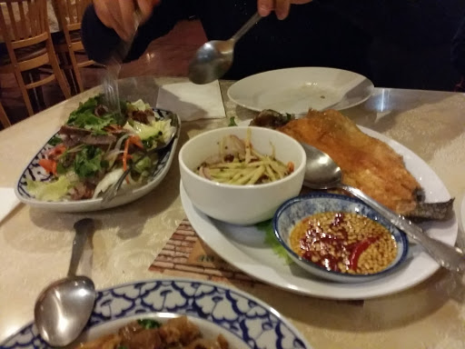 Thai Restaurant «Thai Villa Restaurant», reviews and photos, 5921 south St, Lakewood, CA 90713, USA
