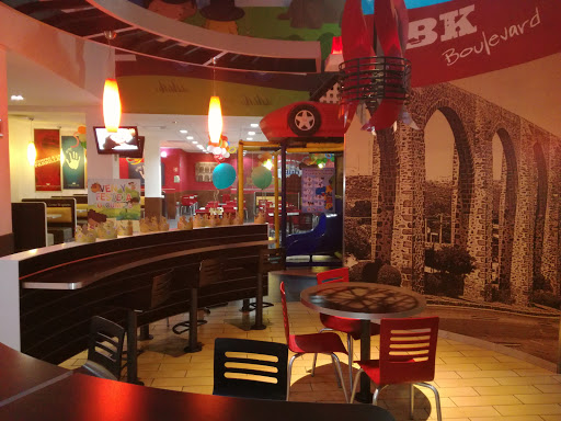 Burger King, Av. Corregidora Nte. 306, ALAMOS 3ERA SECCION, Plaza Boulevares, 76160 Santiago de Querétaro, Qro., México, Restaurante de comida rápida | QRO