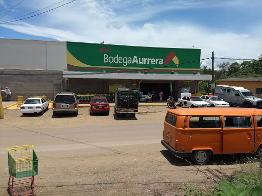 Mi Bodega Aurrera, México 51, Sin Nombre, 61940 Huetamo de Núñez, Mich., México, Bodega | MICH