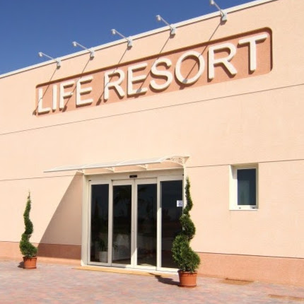 Life Resort logo