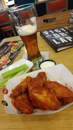 Chicken Wings Restaurant «Buffalo Wild Wings», reviews and photos, 11363 Montgomery Rd, Cincinnati, OH 45249, USA