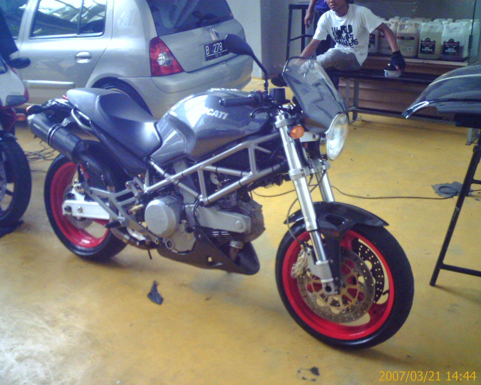 Modifikasi Thunder Jadi Ducati Monster