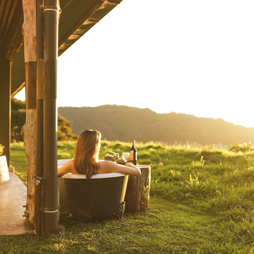 Golden Bay Hideaway: Eco-accommodation at the northern end of the Abel Tasman Coast Track. Book direct and save 25%. logo