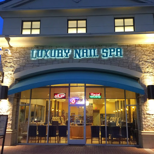 Luxury Nail Spa logo