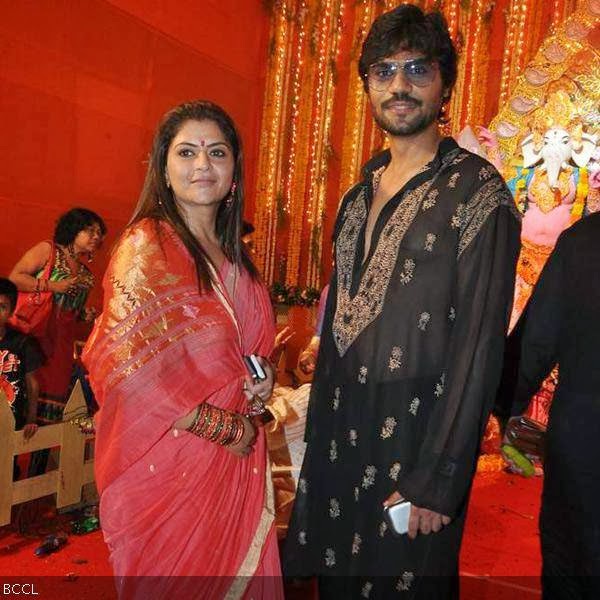 TV actors attend the Durga Puja celebrations in Mumbai. (Pic: Viral Bhayani)