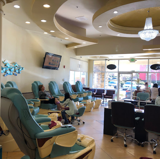 Deluxe Nails & Spa