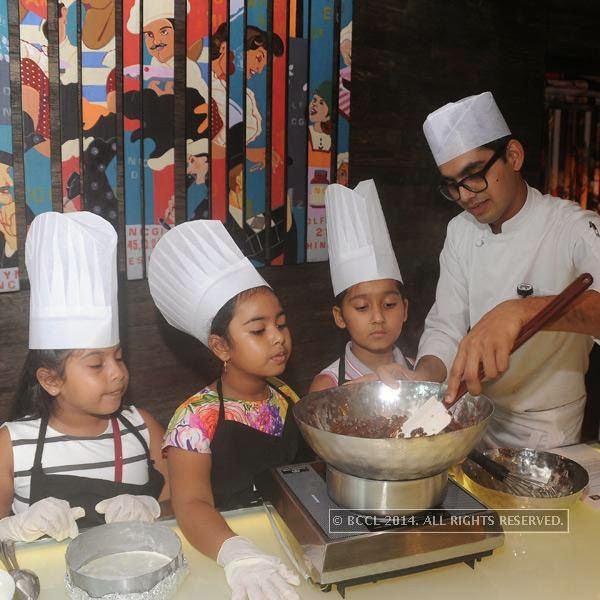 A still from the chocolate making session hosted Ritu Beri at the Delhi Baking Company, JW MArriott, Aerocity.