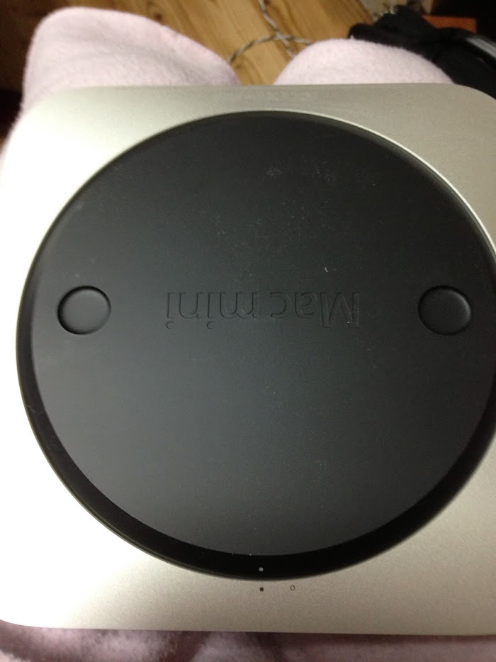 Mac miniの裏側