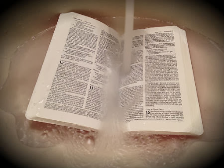 Plastmasas Bībele