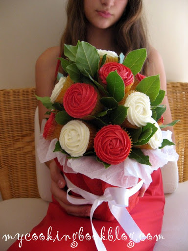 Букет от кексчета (Cupcake Flower Pot) Букет от кексчета (Cupcake Flower Pot)
