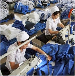 Turbantes en fábrica de confecciones industrial
